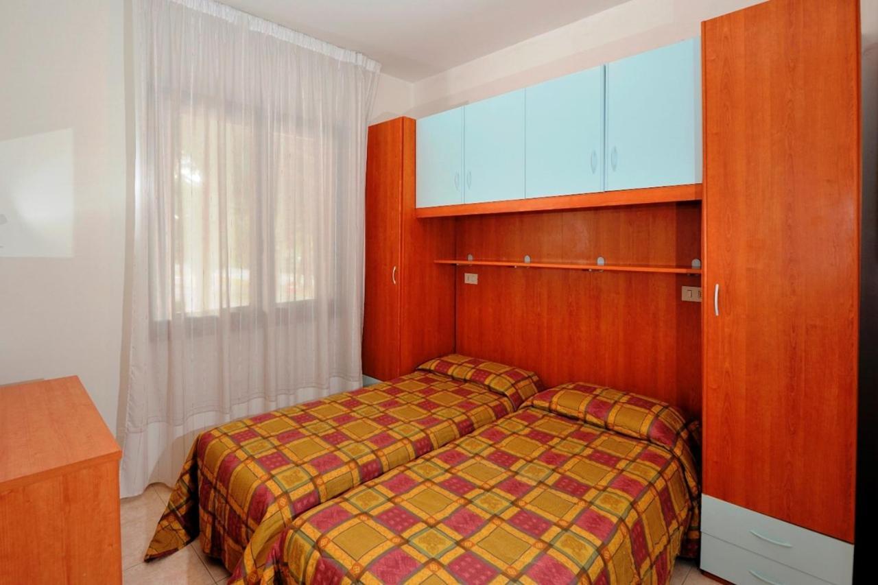 Amazing Villa With Private Garden In Bibione Exterior foto