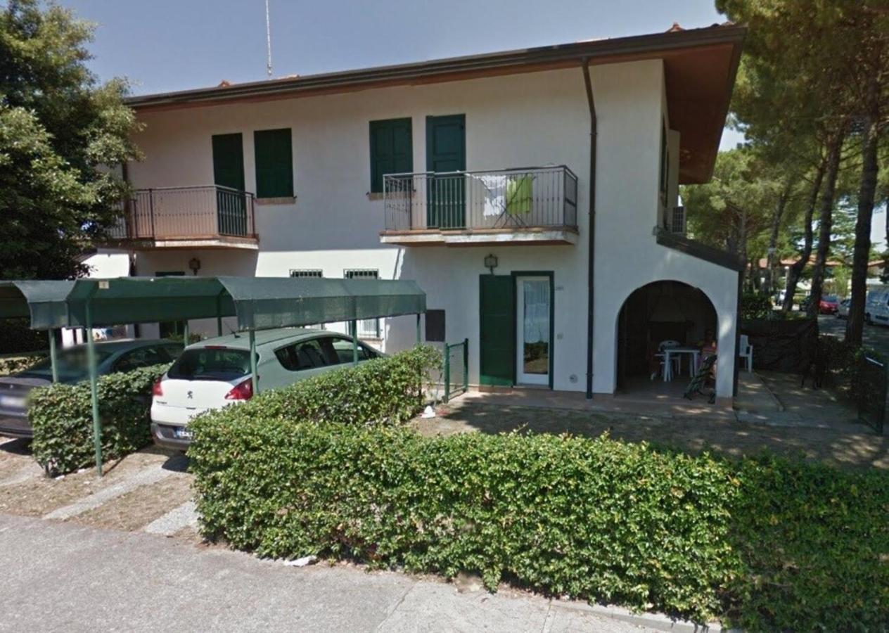 Amazing Villa With Private Garden In Bibione Exterior foto