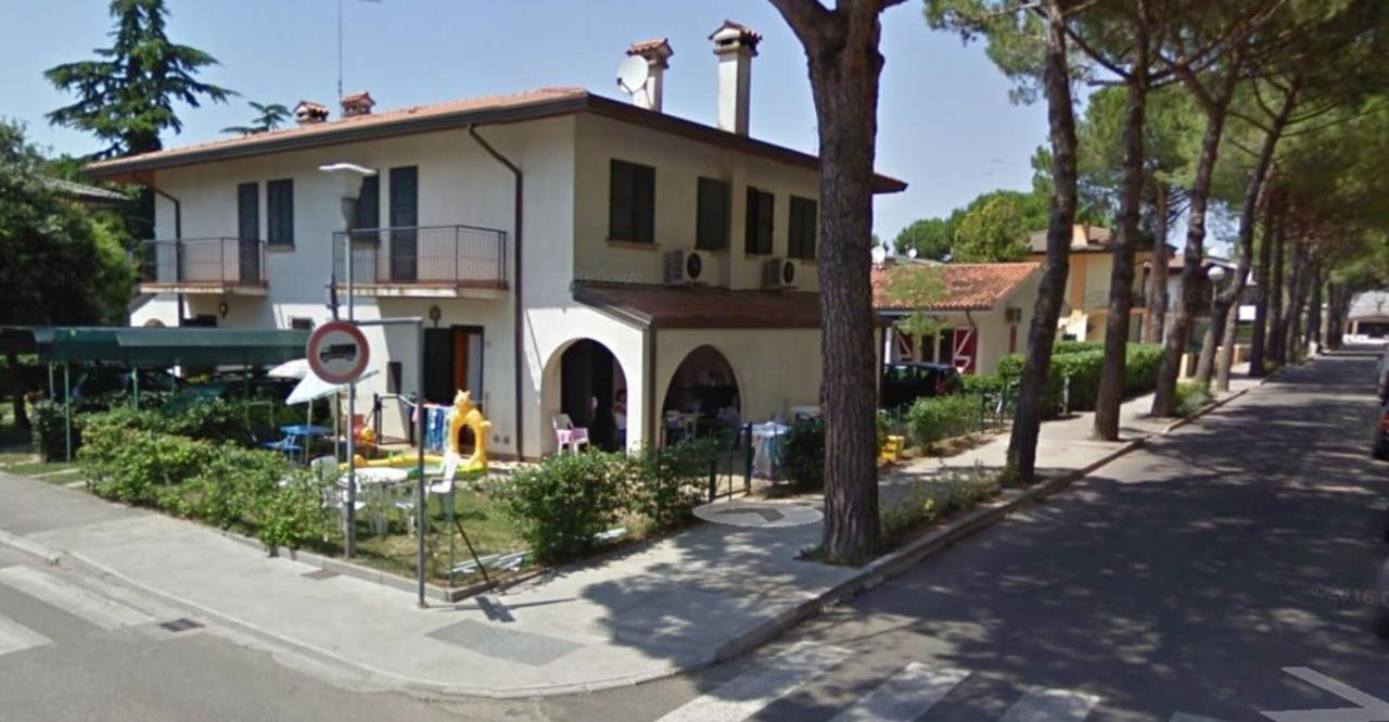 Amazing Villa With Private Garden In Bibione Exterior foto