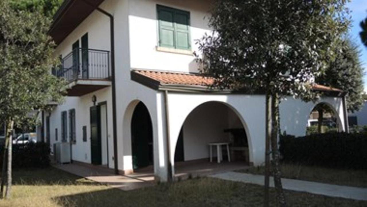 Amazing Villa With Private Garden In Bibione Exterior foto