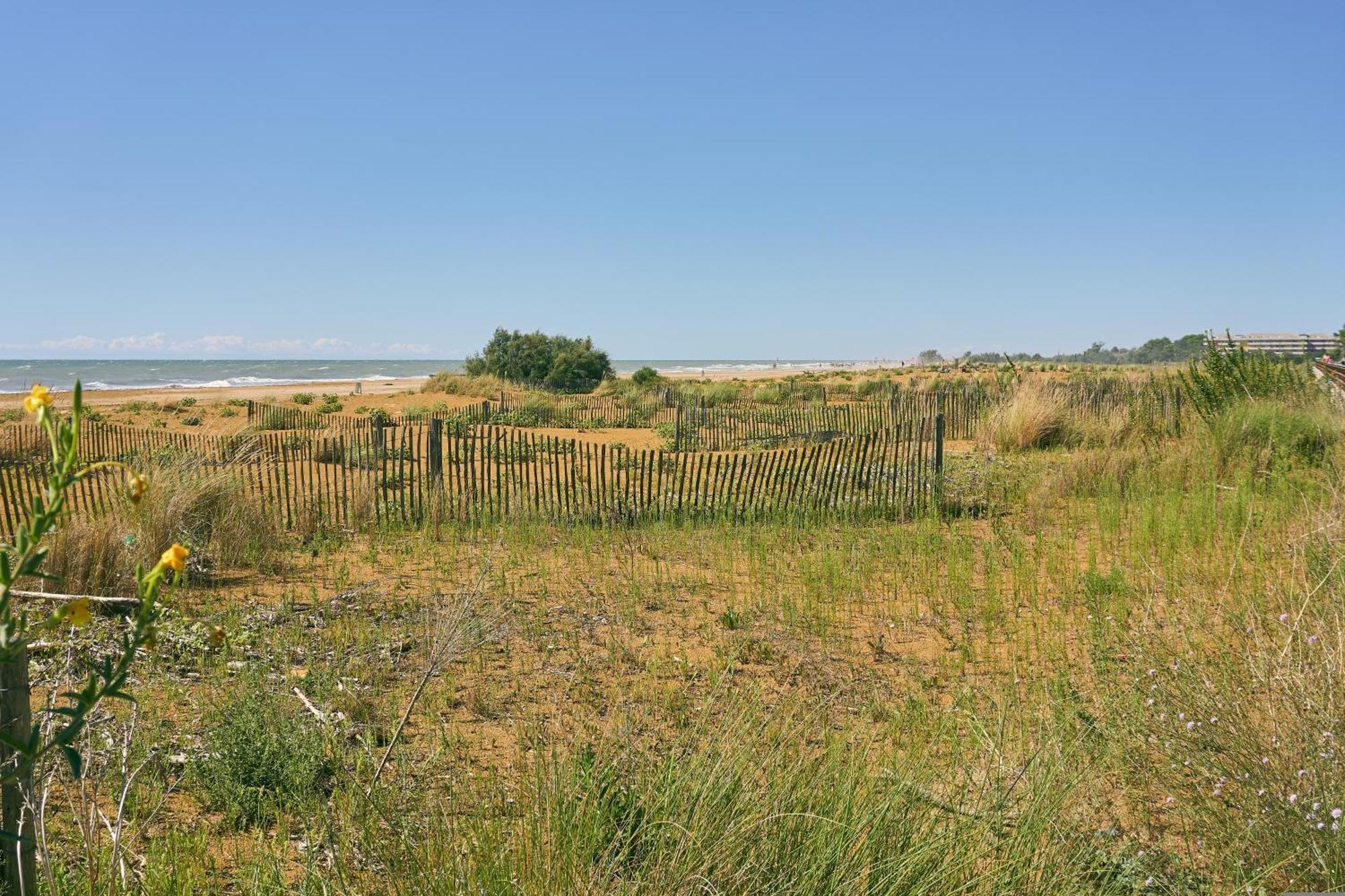 Amazing Villa With Private Garden In Bibione Exterior foto