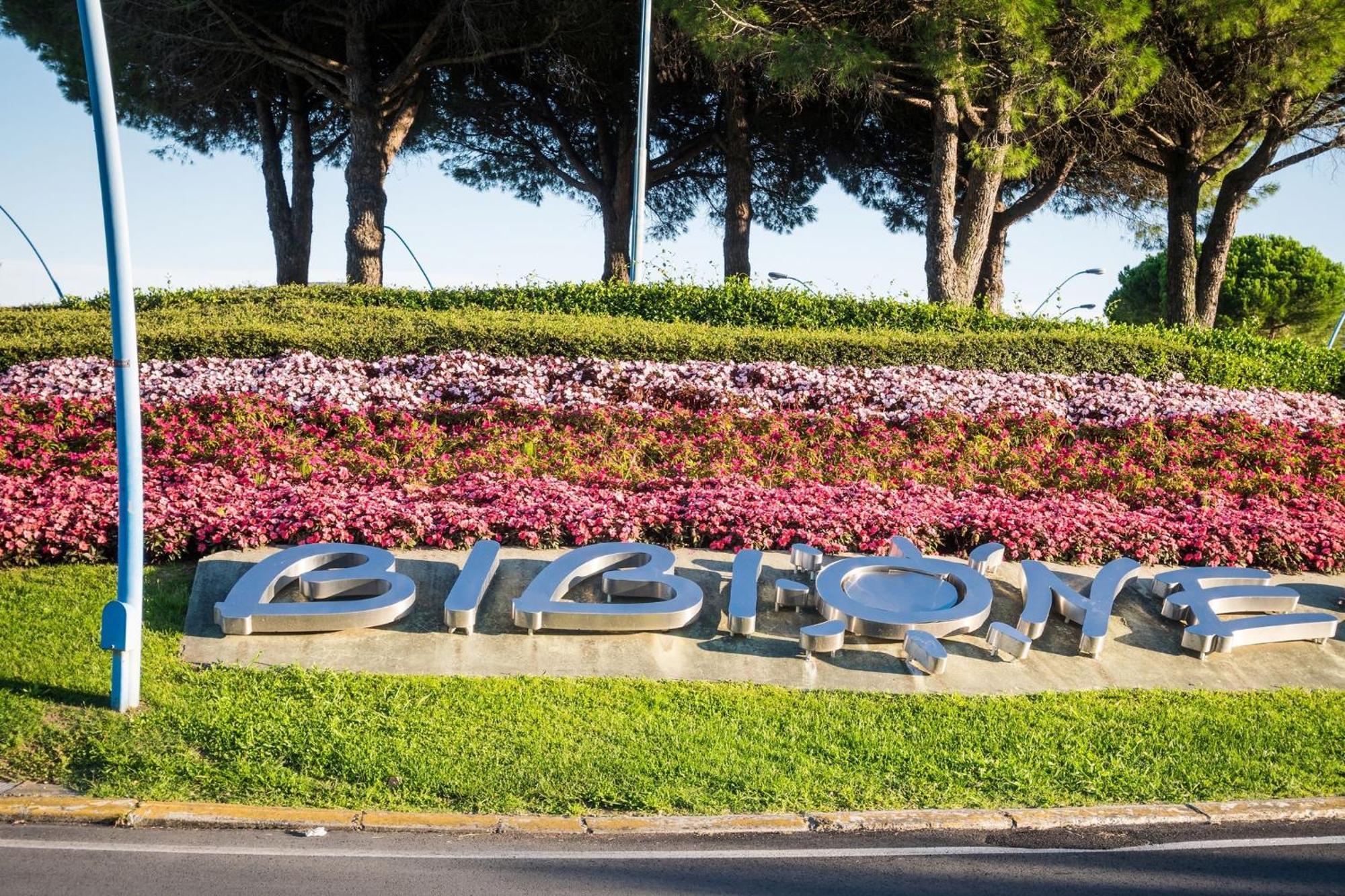 Amazing Villa With Private Garden In Bibione Exterior foto